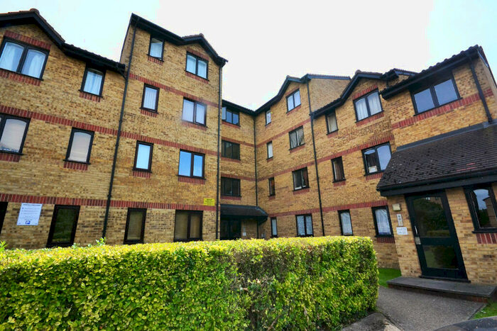 2 Bedroom Flat To Rent In Samuel Close, New Cross, SE14