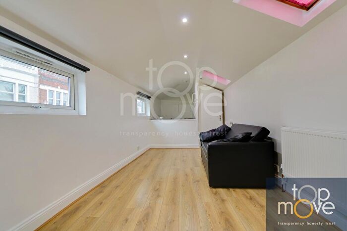 Studio To Rent In Cherry Orchard Road, East Croydon, CR0