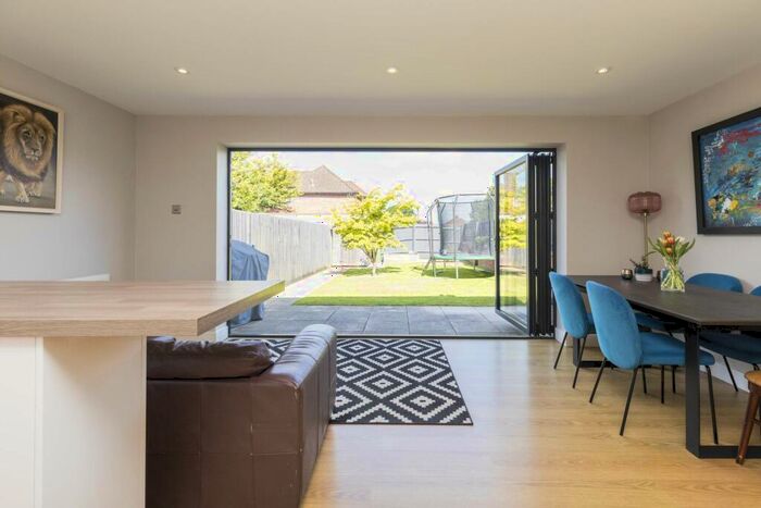 3 Bedroom End Of Terrace House To Rent In Macleod Road, Horsham, RH13