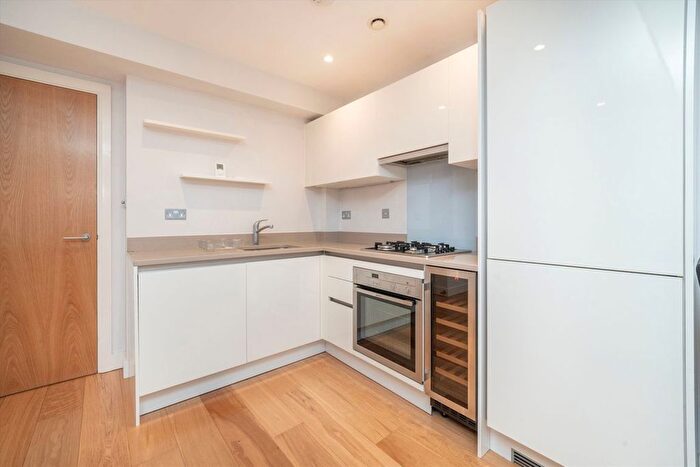 1 Bedroom Flat For Sale In Dunford Road, London, N7
