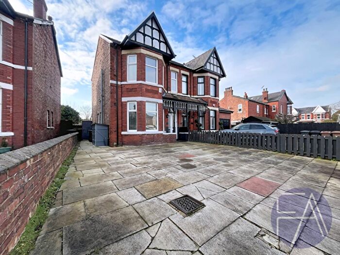4 Bedroom Semi Detached House For Sale In Farnborough Road, Southport, Merseyside, PR8