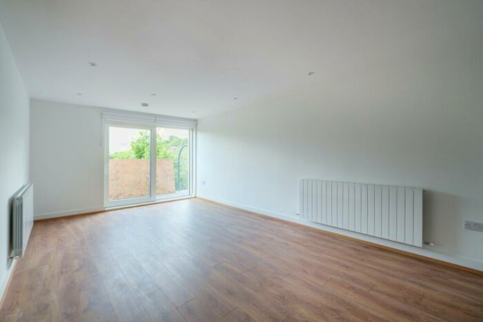 2 Bedroom Apartment To Rent In Well Farm Road Whyteleafe, CR3