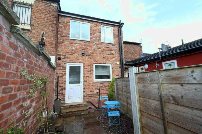2 Bedroom House To Rent In Hobson Street, Macclesfield, SK11