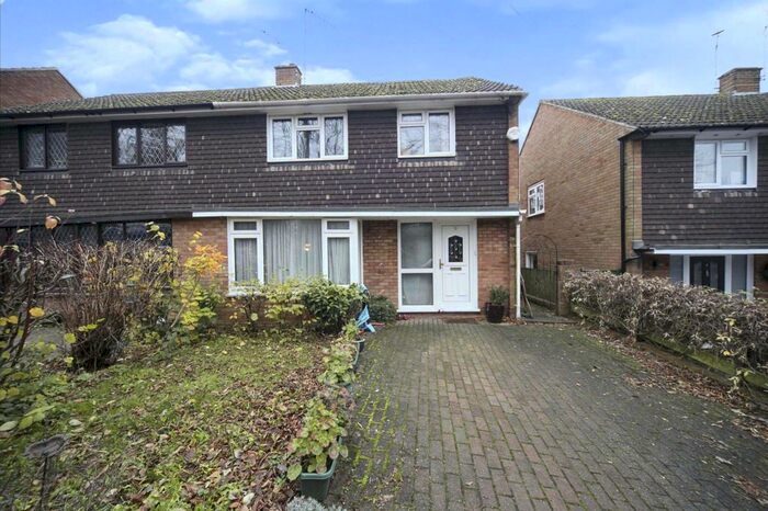 3 Bedroom Semi-Detached House For Sale In Hambro Close, East Hyde, Luton LU2