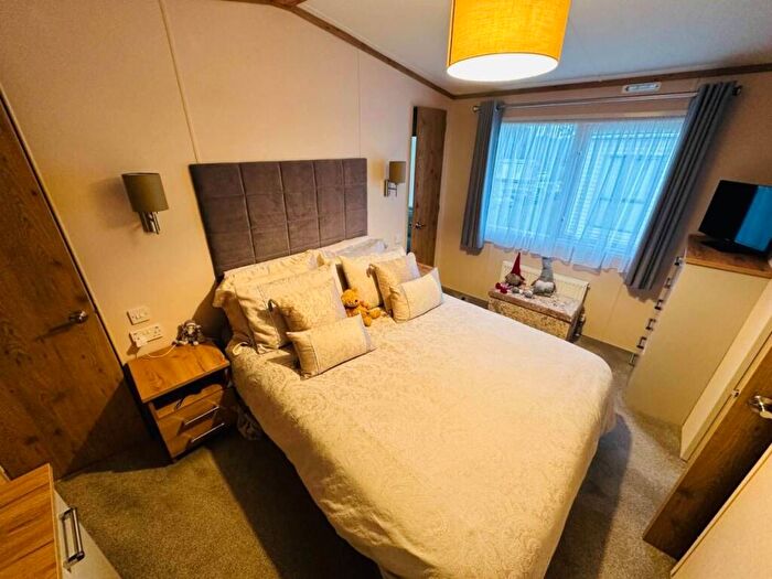 2 Bedroom Caravan For Sale In Perowne Way, Sandown, PO36