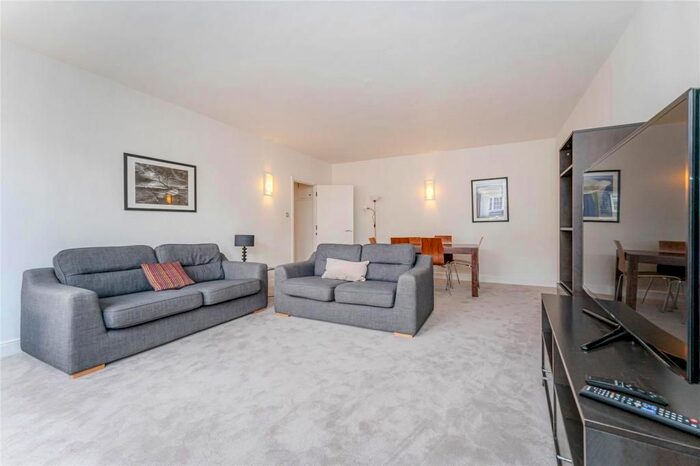 3 Bedroom Flat To Rent In Weymouth Street, Marylebone, London, W1W