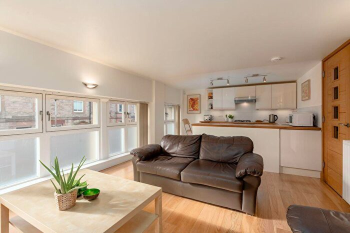2 Bedroom Flat For Sale In / Springvalley Gardens, Edinburgh, EH10