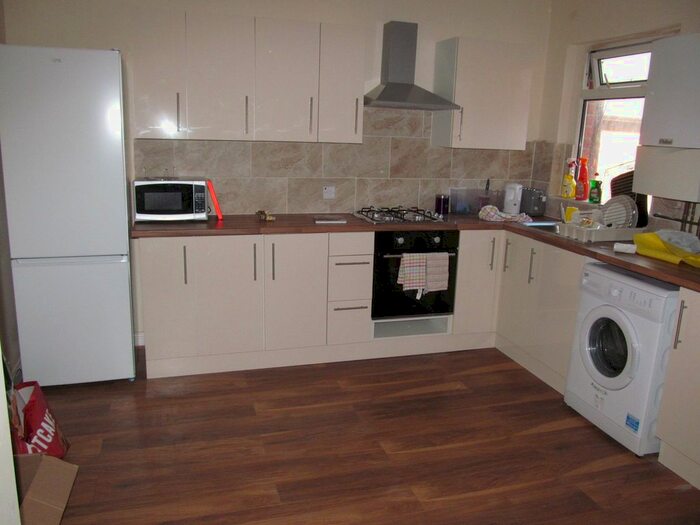 3 Bedroom Flat To Rent In Wokingham Road, Reading, RG6