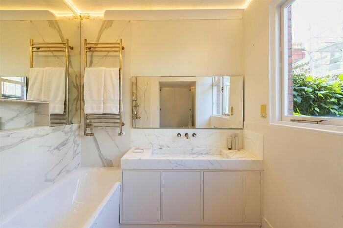 2 Bedroom Flat To Rent In Cadogan Square, London, SW1X