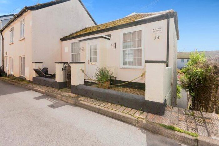 2 Bedroom Property To Rent In Clarence Street, Dartmouth, TQ6