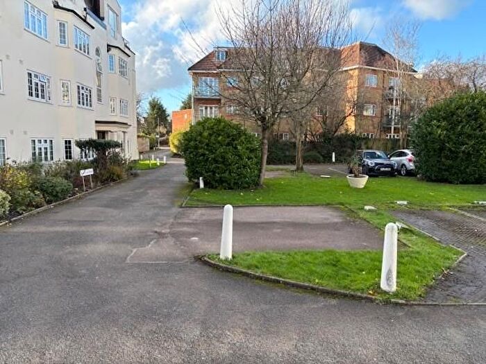 3 Bedroom Flat To Rent In Etchingham Court, Etchingham Park Road, N3