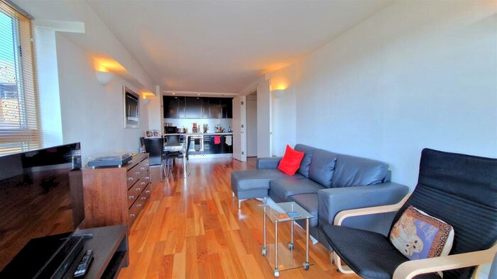 2 Bedroom Flat To Rent In Whitehall Waterfront, Riverside Way, Leeds, LS1