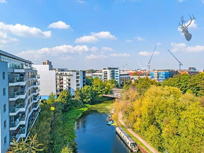 2 Bedroom Flat For Sale In Ink Court, Bow, E3