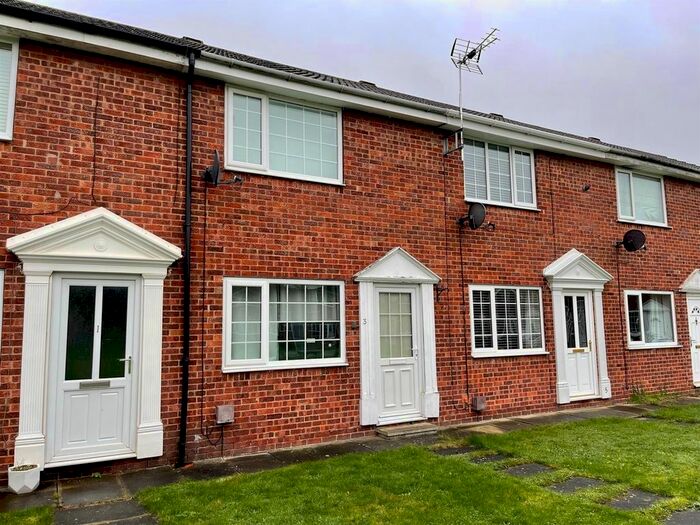 2 Bedroom Town House To Rent In Vavasour Court, Copmanthorpe, York, YO23