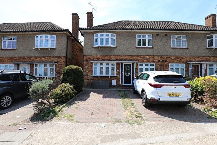 2 Bedroom Maisonette To Rent In Station Road, Gidea Park, RM2