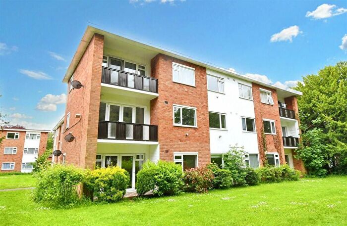 2 Bedroom Flat To Rent In Hanover Gardens, Upper Holly Walk, Leamington Spa, Warwickshire, CV32