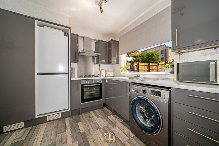 3 Bedroom End Of Terrace House For Sale In Balerno Street, Dundee, DD4