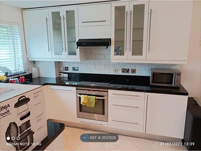 4 Bedroom Semi-Detached House To Rent In Ann Moss Way, London, SE16