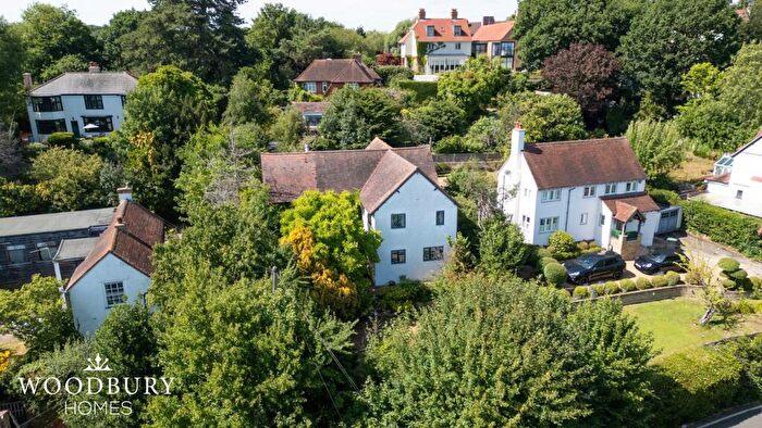 5 Bedroom Detached House For Sale In York Hill, Loughton, IG10