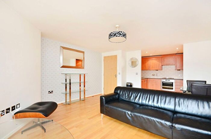 2 Bedroom Flat For Sale In Broadway, Ealing, London, W13
