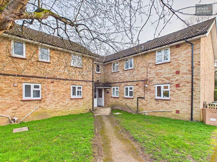 2 Bedroom Flat For Sale In Downer Drive, Sarratt, Rickmansworth, WD3