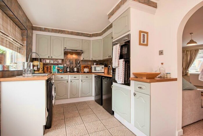 3 Bedroom Semi-Detached House To Rent In Livingstone Road, Chapeltown, Sheffield, S35