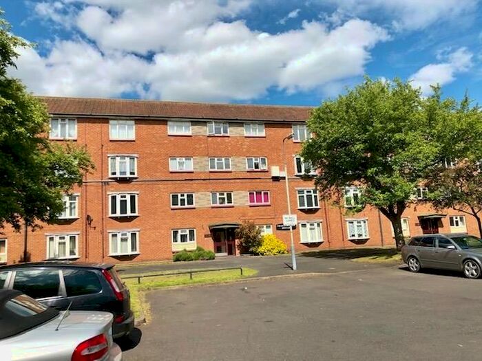 2 Bedroom Flat To Rent In St. Michaels Court, Wolverhampton, WV6