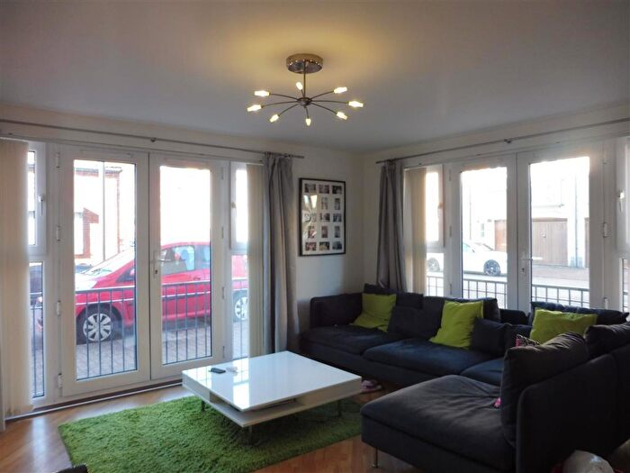 2 Bedroom Flat To Rent In Harrowby Street, Cardiff, CF10