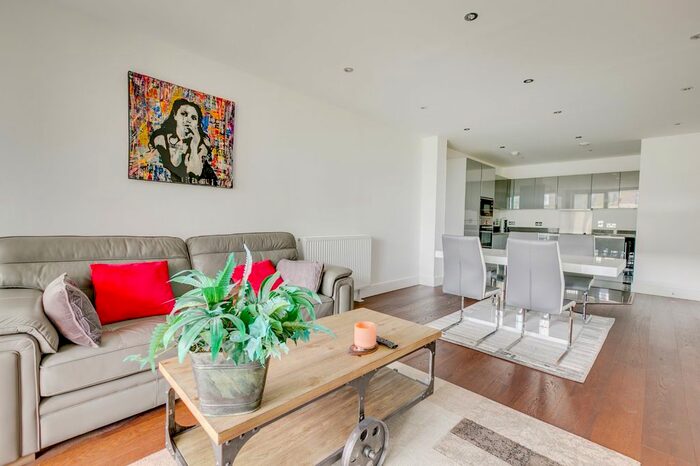 2 Bedroom Flat To Rent In Chancery House, Levett Square, Richmond, Surrey, TW9