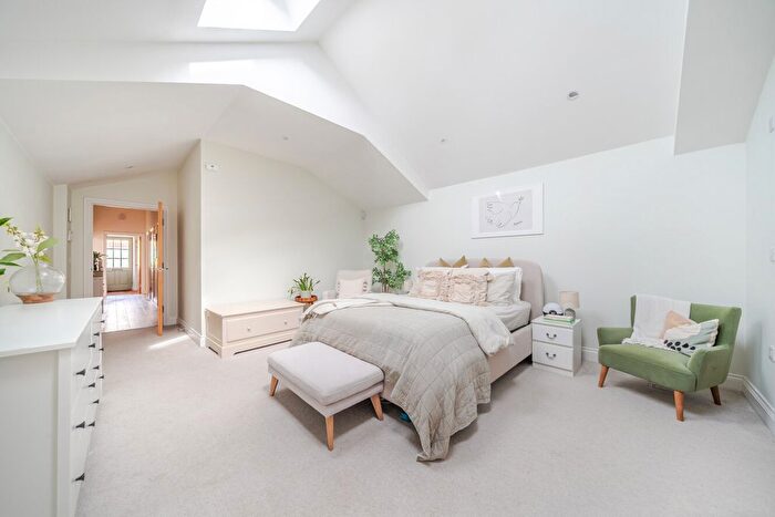 3 Bedroom Bungalow For Sale In Burgess Mews, Wimbledon, London, SW19