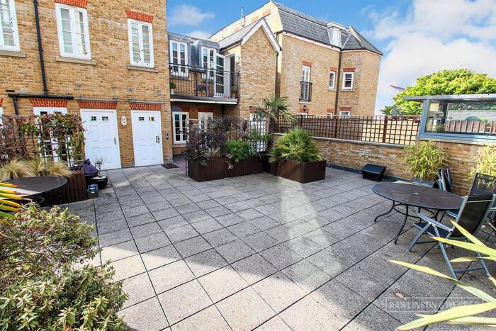 2 Bedroom Flat To Rent In Feltham Avenue, East Molesey, KT8