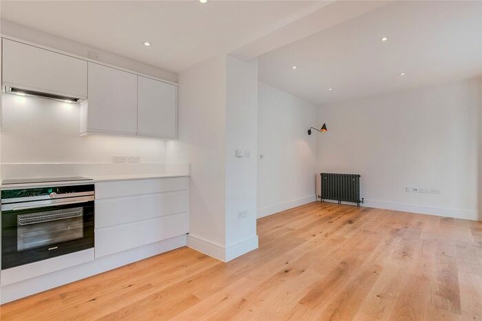 2 Bedroom Flat To Rent In Findon Road, London W12