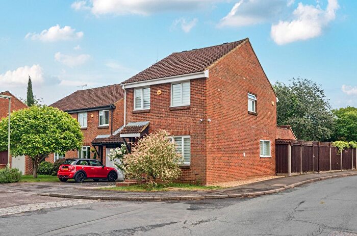 3 Bedroom Link Detached House For Sale In Guildford, Surrey, GU4