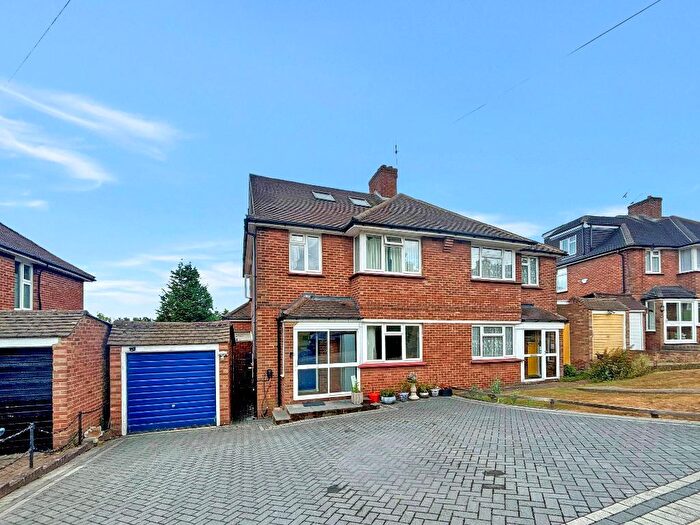 4 Bedroom Semi Detached House For Sale In Rawlins Close, Selsdon, South Croydon, CR2