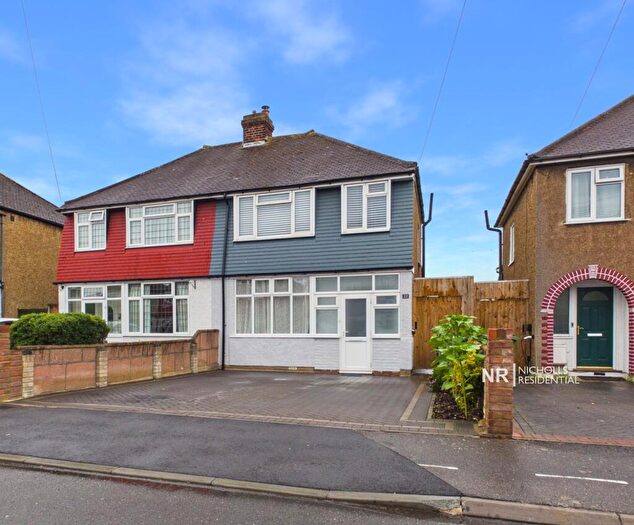 3 Bedroom Semi Detached House For Sale In Beechcroft Road, Chessington, Surrey., KT9