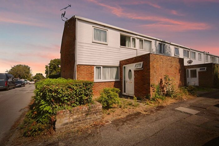 3 Bedroom End Of Terrace House For Sale In Bromley Gardens, Houghton Regis, Dunstable, LU5