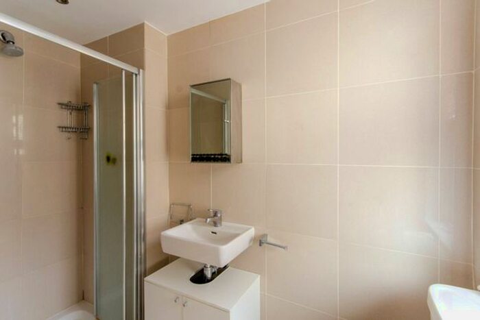 Studio To Rent In Ballards Lane, North Finchley, London, N3
