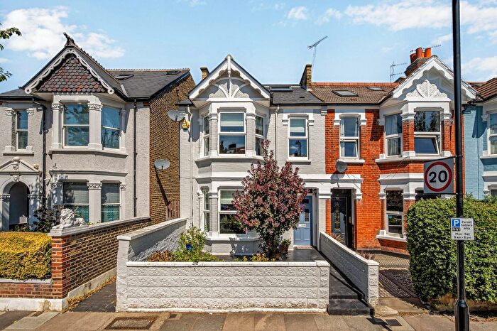 4 Bedroom Semi-Detached House To Rent In Drayton Gardens, Ealing, London, W13