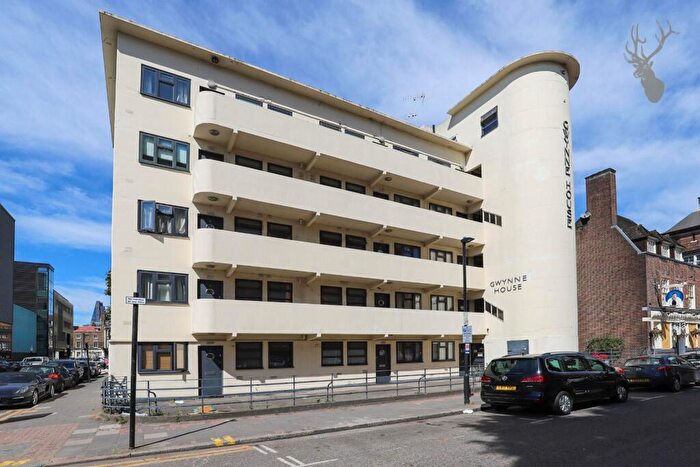 2 Bedroom Apartment To Rent In Turner Street, Whitechapel, E1