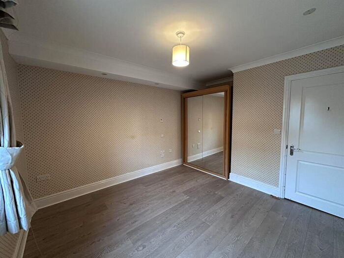 2 Bedroom Apartment For Sale In Clyne Common, Clyne Common, Swansea, SA3