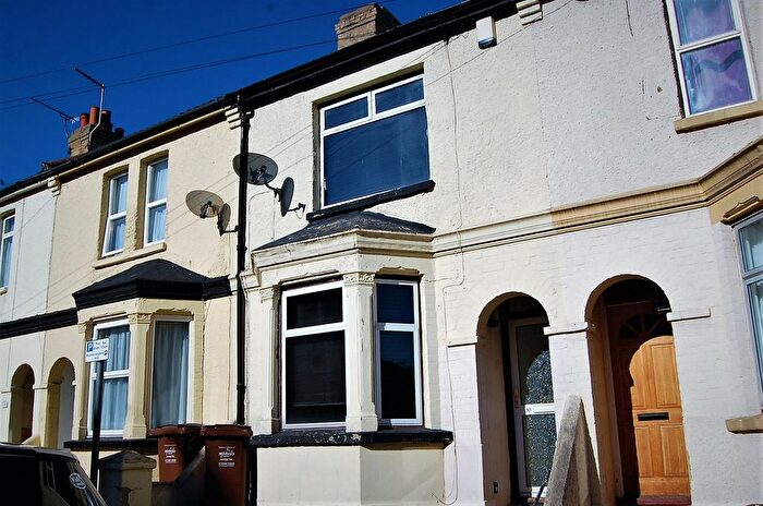 3 Bedroom Terraced House To Rent In Trinity Road, Gillingham, ME7