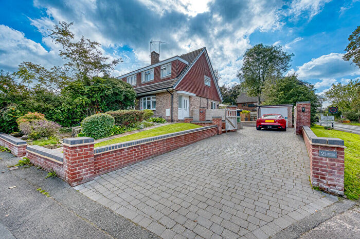 3 Bedroom Semi-Detached House For Sale In Oldfields Crescent, Great Haywood, ST18