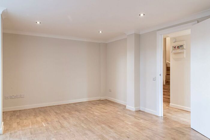 3 Bedroom Flat To Rent In Cephas Street, London, E1