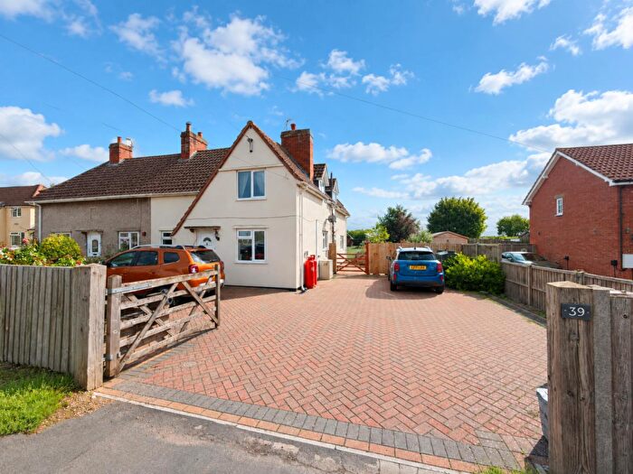 4 Bedroom Semi-Detached House For Sale In Wilton Road, Feltwell, IP26