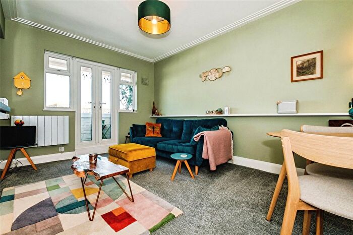 2 Bedroom Flat For Sale In Stoke Abbott Road, Worthing, West Sussex, BN11