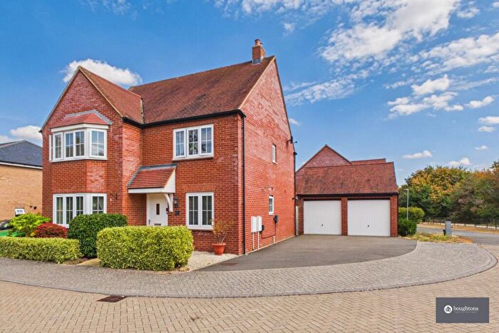 4 Bedroom Detached House For Sale In Wykeham Close, Tingewick, MK18