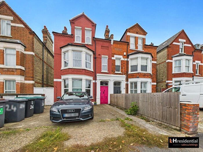 Flat To Rent In Clarence Road, London, N22