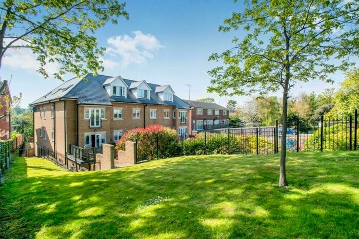 2 Bedroom Flat To Rent In Bean Road, Greenhithe, Kent, DA9