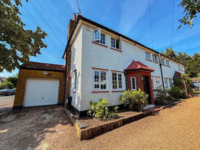 4 Bedroom Semi-detached House To Rent In Heath Drive, Potters Bar, EN6