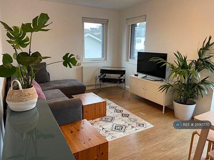 3 Bedroom Flat To Rent In Primrose Hill Road, London, NW3